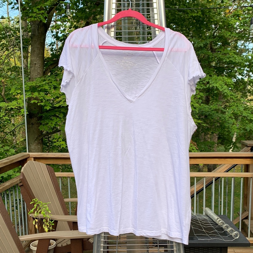 Torrid White V-Neck Short Sleeve Tee